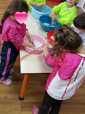 okul öncesi çamaşır yıkama etkinliği